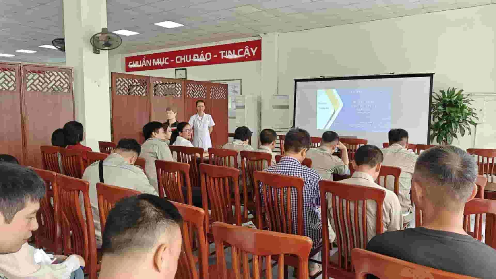 Xi măng Cẩm Phả nâng cao kỹ năng sơ cấp cứu tại nơi làm việc cho CBCNV